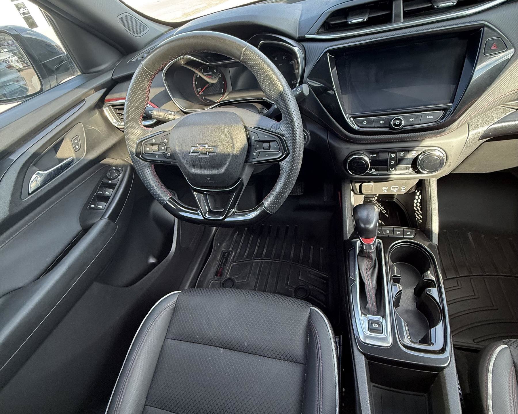 Used 2022 Chevrolet TrailBlazer RS w/ Sun and Liftgate Package FWD image 4