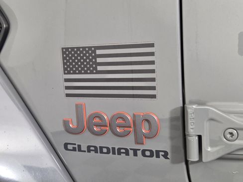 Certified 2021 Jeep Gladiator Mojave image 13