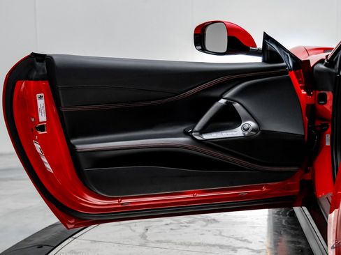 Used 2018 Ferrari 812 Superfast image 86