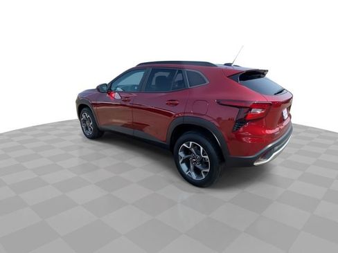 Used 2024 Chevrolet Trax LT w/ Driver Confidence Package FWD image 8