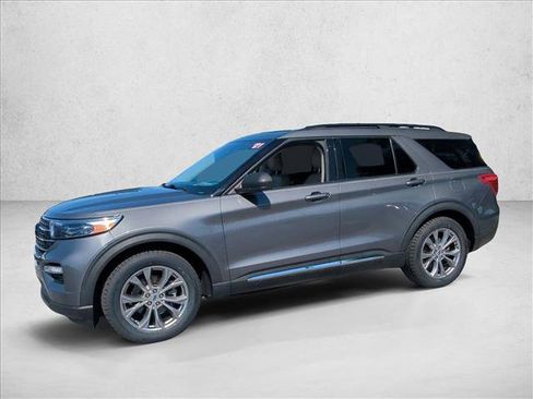 Used 2021 Ford Explorer XLT w/ Equipment Group 202A RWD image 4