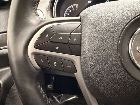 Used 2018 Jeep Grand Cherokee Limited image 29