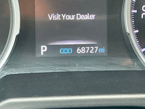 Used 2022 Toyota RAV4 SE w/ Convenience Package image 11