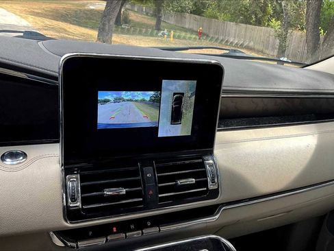 Used 2021 Lincoln Navigator Reserve w/ Luxury Package image 27