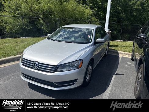 Used 2014 Volkswagen Passat 1.8T Wolfsburg Edition FWD image 1