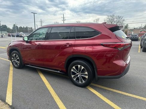 Used 2022 Toyota Highlander XLE image 7