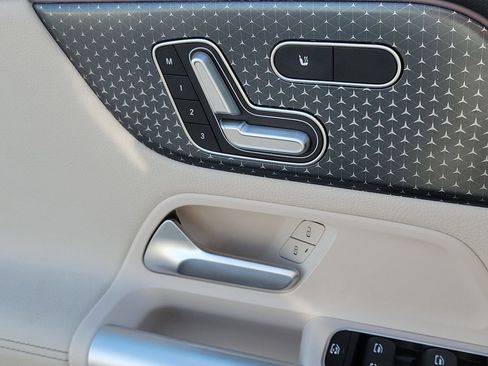 Certified 2025 Mercedes-Benz GLA 250 image 24