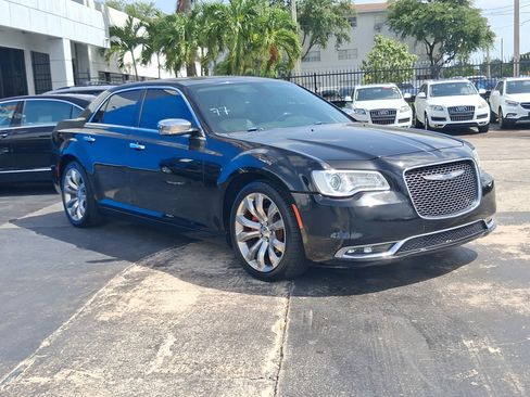 Used 2019 Chrysler 300 Limited RWD image 4