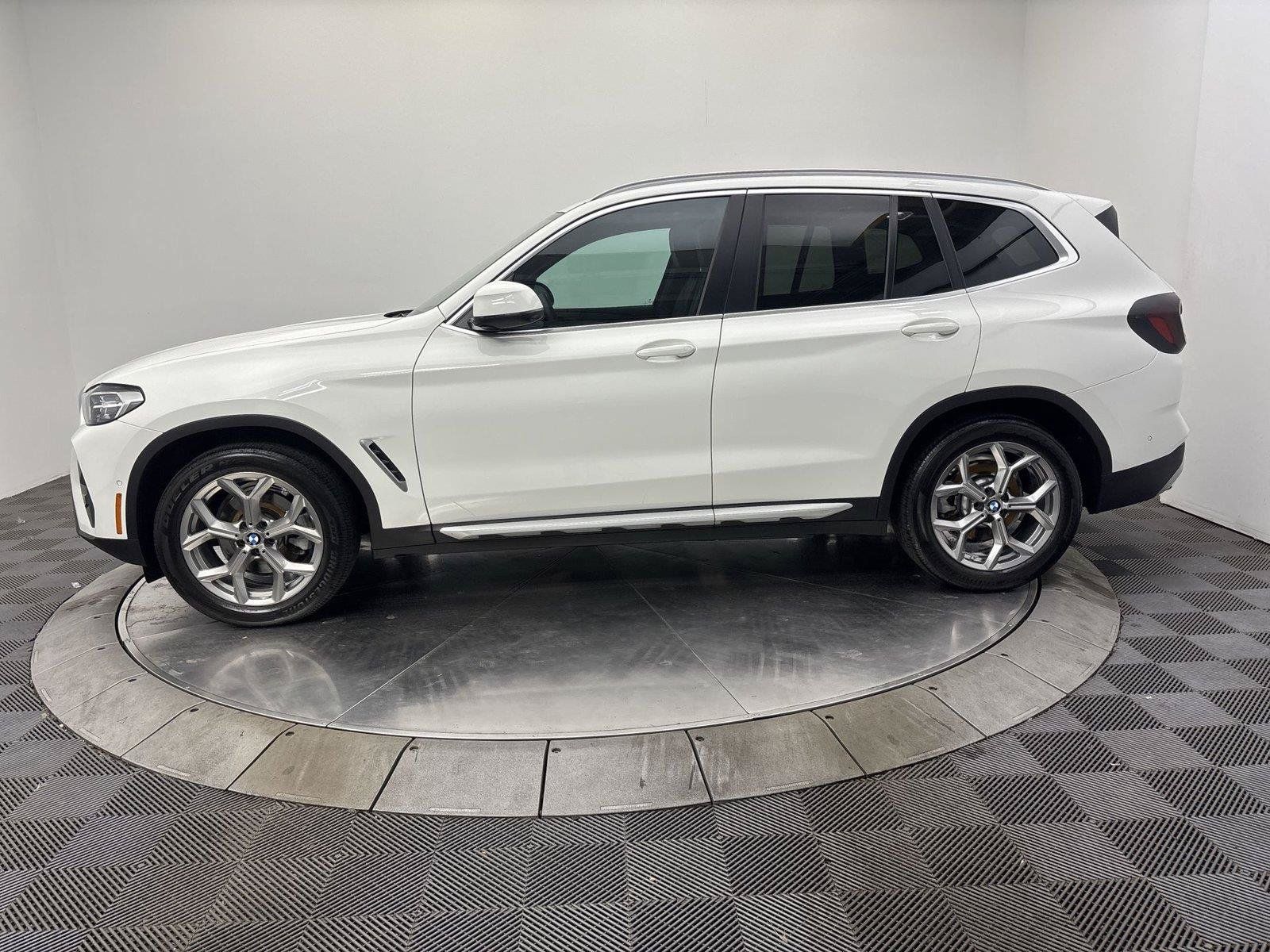 Used 2023 BMW X3 xDrive30i w/ Convenience Package AWD/4WD image 16