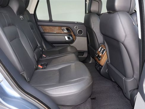 Used 2018 Land Rover Range Rover HSE image 18
