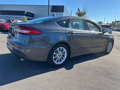 Used 2020 Ford Fusion SE image 15