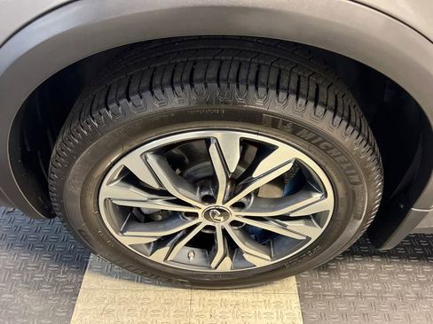 Used 2018 INFINITI QX30 Premium w/ Navigation Package AWD/4WD image 8