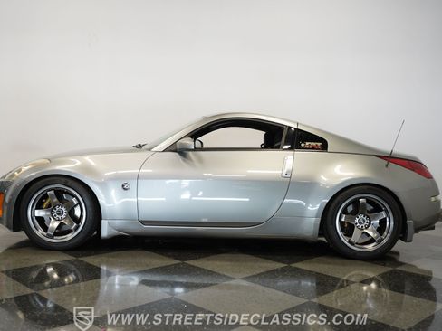 Used 2005 Nissan 350Z Coupe w/ (N93) Cargo Convenience Pkg image 2