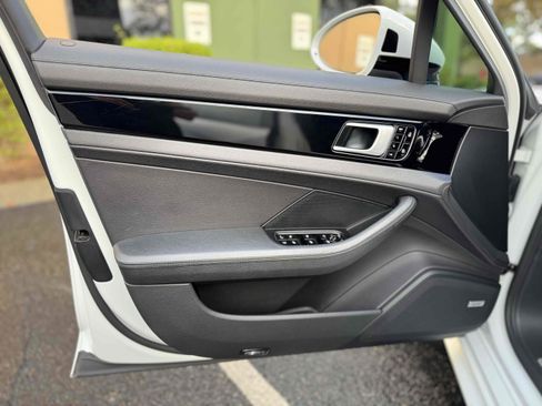Used 2020 Porsche Panamera 4 image 71