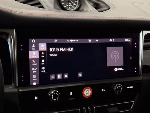 Used 2022 Porsche Macan GTS image 17