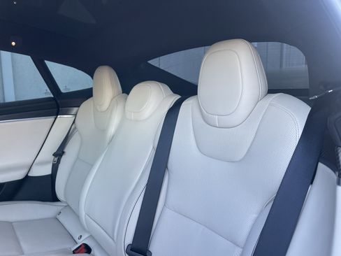 Used 2021 Tesla Model S Plaid image 19