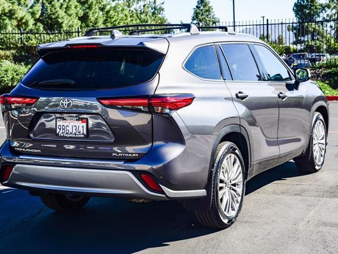 Certified 2022 Toyota Highlander Platinum image 7