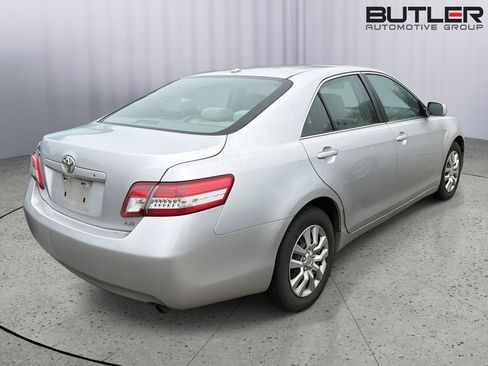 Used 2010 Toyota Camry LE FWD image 8
