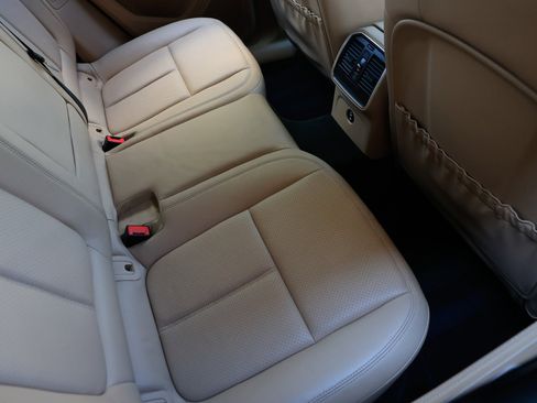 Used 2021 Porsche Macan S image 15