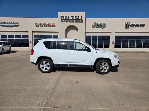 Used 2011 Jeep Compass Latitude AWD/4WD image 1