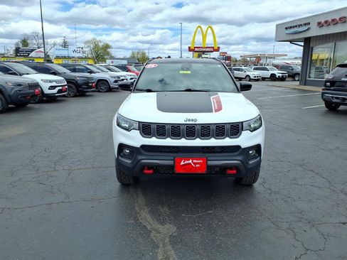 Used 2025 Jeep Compass Trailhawk AWD/4WD image 9
