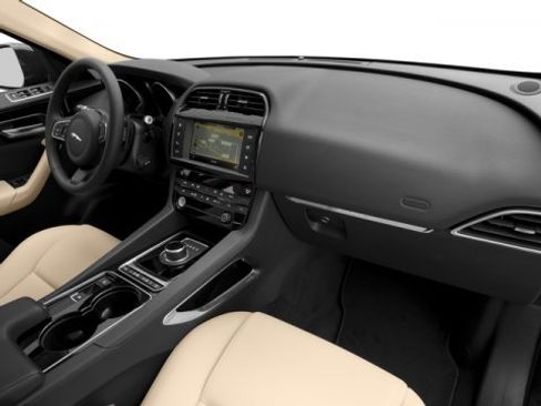 Used 2017 Jaguar F-PACE Prestige image 16