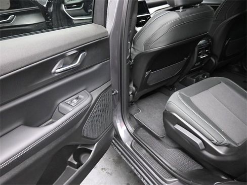 New 2025 Jeep Grand Cherokee L Laredo image 18