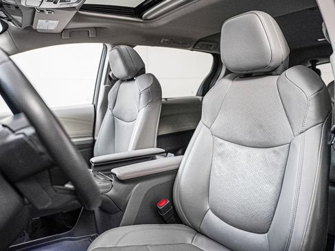 Used 2024 Toyota Sienna Limited image 8