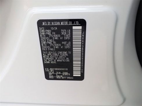 Used 2025 Nissan Armada SL image 36