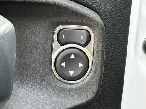 Used 2022 Jeep Wrangler Unlimited Sahara AWD/4WD image 21