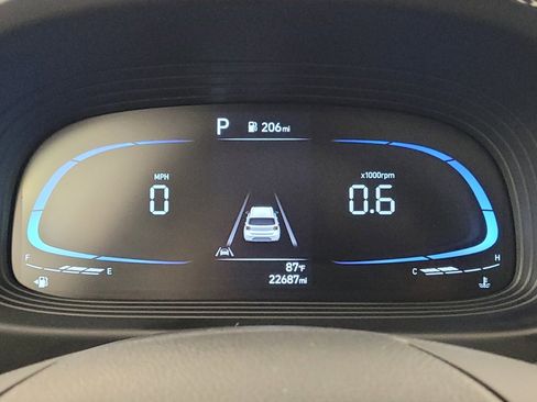 Used 2025 Hyundai Venue Limited FWD image 23