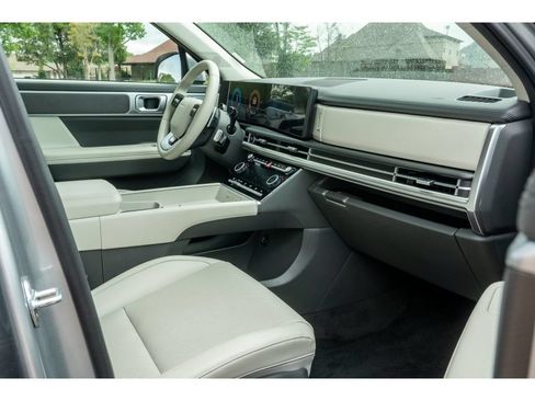 Used 2026 Hyundai Santa Fe SEL FWD image 18