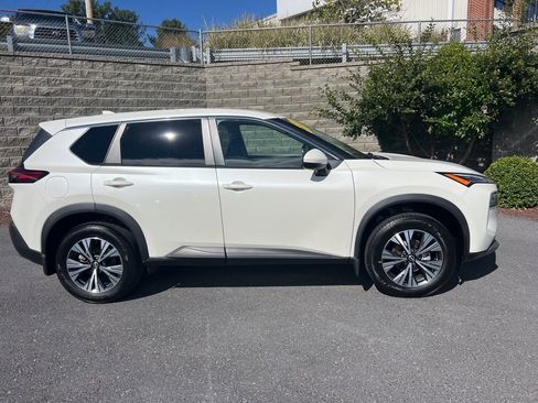 Used 2022 Nissan Rogue SV image 10