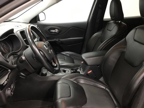 Used 2019 Jeep Cherokee Latitude Plus AWD/4WD image 9