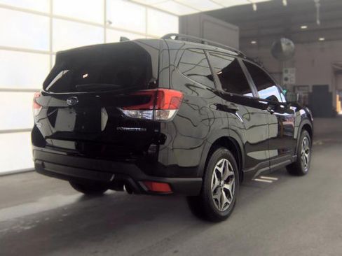 Used 2023 Subaru Forester Premium AWD/4WD image 2