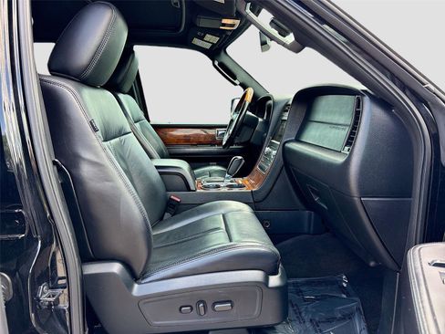 Used 2016 Lincoln Navigator L Select RWD image 30