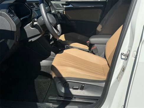 Used 2022 Volkswagen Tiguan SE image 12