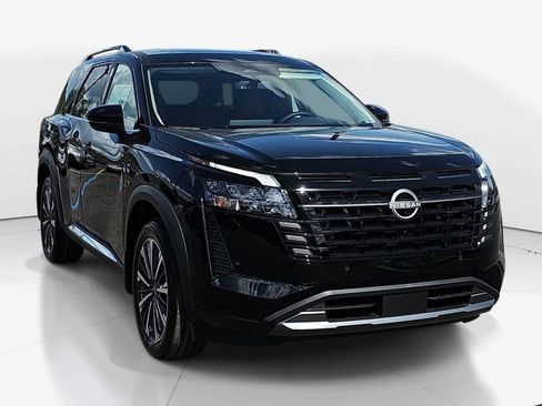 New 2026 Nissan Pathfinder Platinum FWD image 3