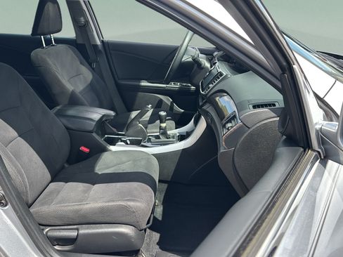 Used 2016 Honda Accord EX image 21