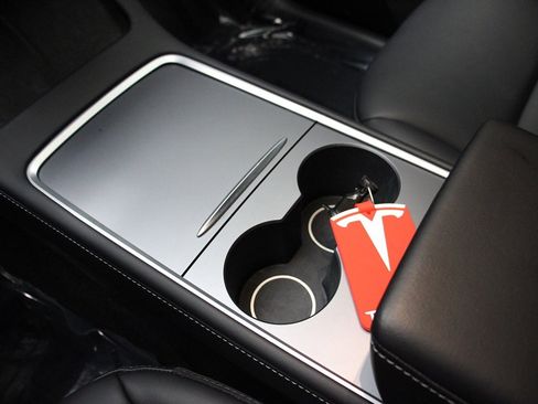 Used 2023 Tesla Model Y Long Range image 13