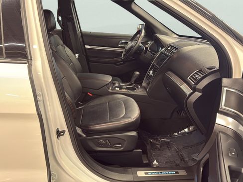 Used 2018 Ford Explorer Sport w/ Equipment Group 401A AWD/4WD image 17