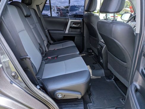 Used 2020 Toyota 4Runner SR5 Premium w/ Moonroof Package RWD image 21