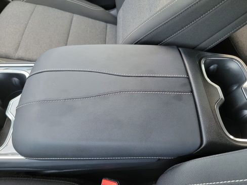 Used 2025 GMC Acadia Elevation image 29