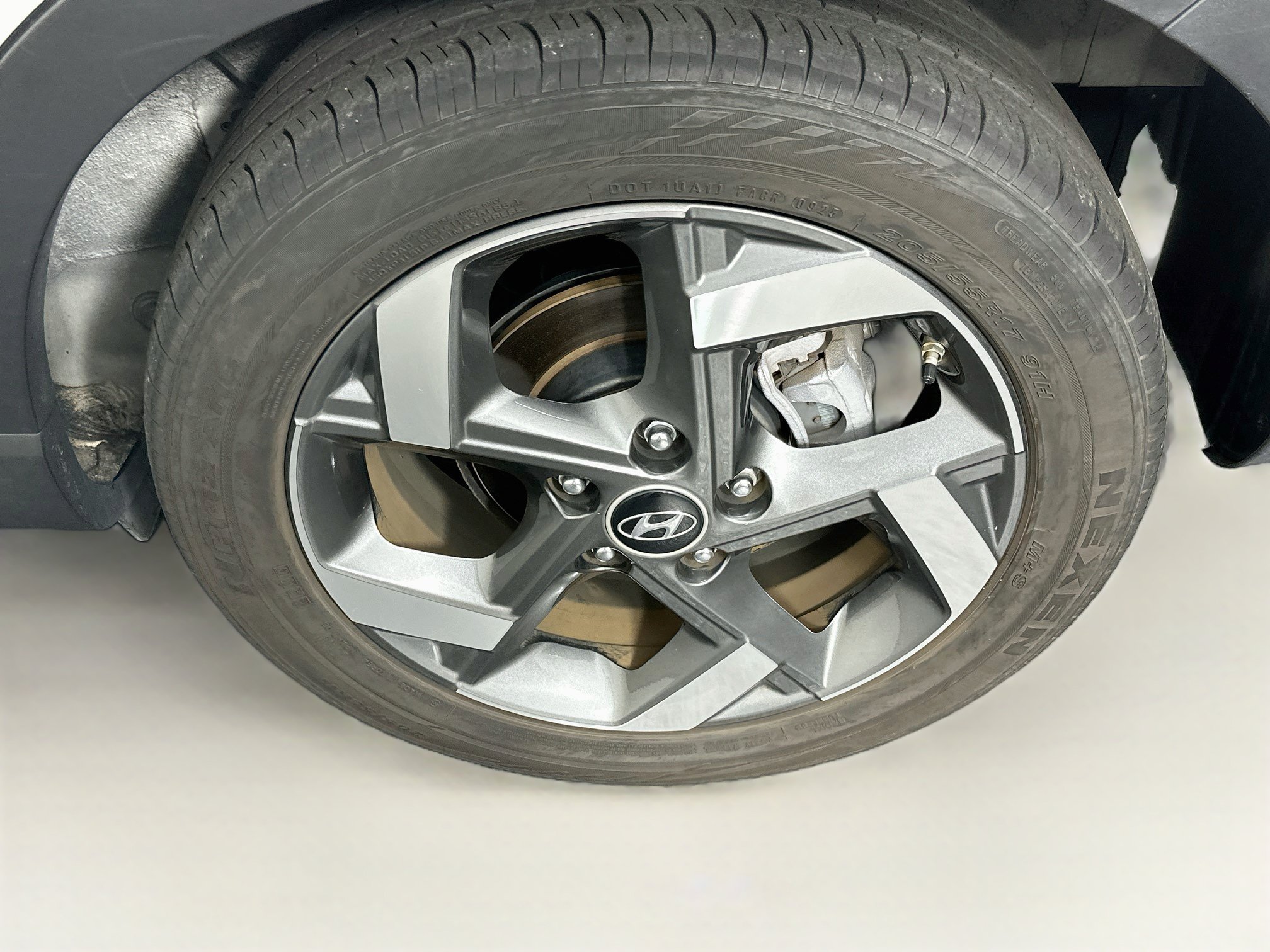 Used 2025 Hyundai Venue SEL FWD image 11