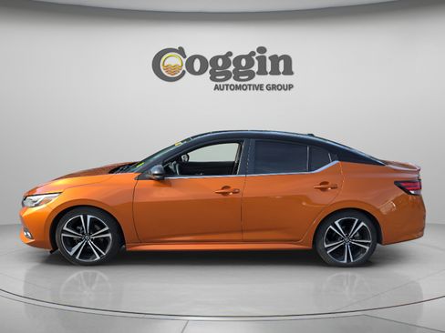 Used 2022 Nissan Sentra SR w/ SR Premium Package FWD image 2