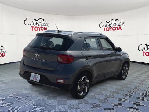 Used 2025 Hyundai Venue SEL FWD image 2