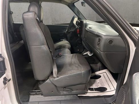 Used 2000 GMC Sierra 1500 SL w/ Fleet Group image 18