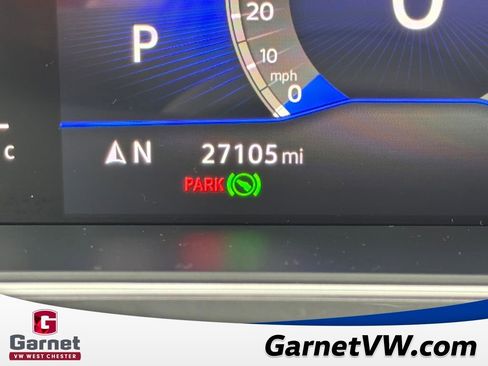 Used 2023 Volkswagen Tiguan SE w/ Panoramic Sunroof Package image 17