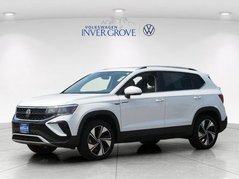 Certified 2023 Volkswagen Taos SE w/ Panoramic Sunroof Package AWD/4WD image 3
