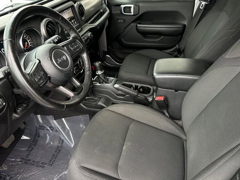 Used 2021 Jeep Gladiator Willys image 9